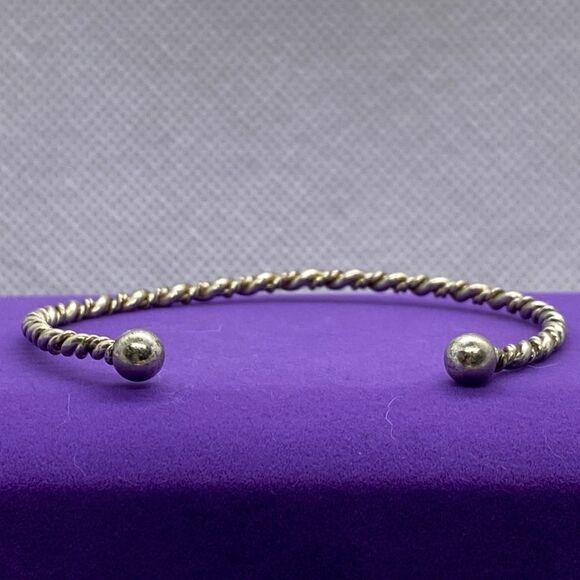 ⭐️ 💛 Sterling Silver Plated Vintage Twist Bangle - Picture 2 of 4